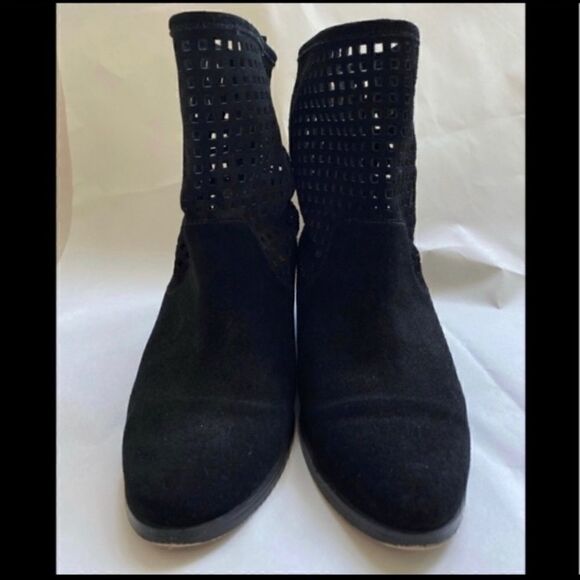 MICHAEL KORS GRAHAM LASER CUT OUT SUEDE BOOTIE 6 - Picture 4 of 8